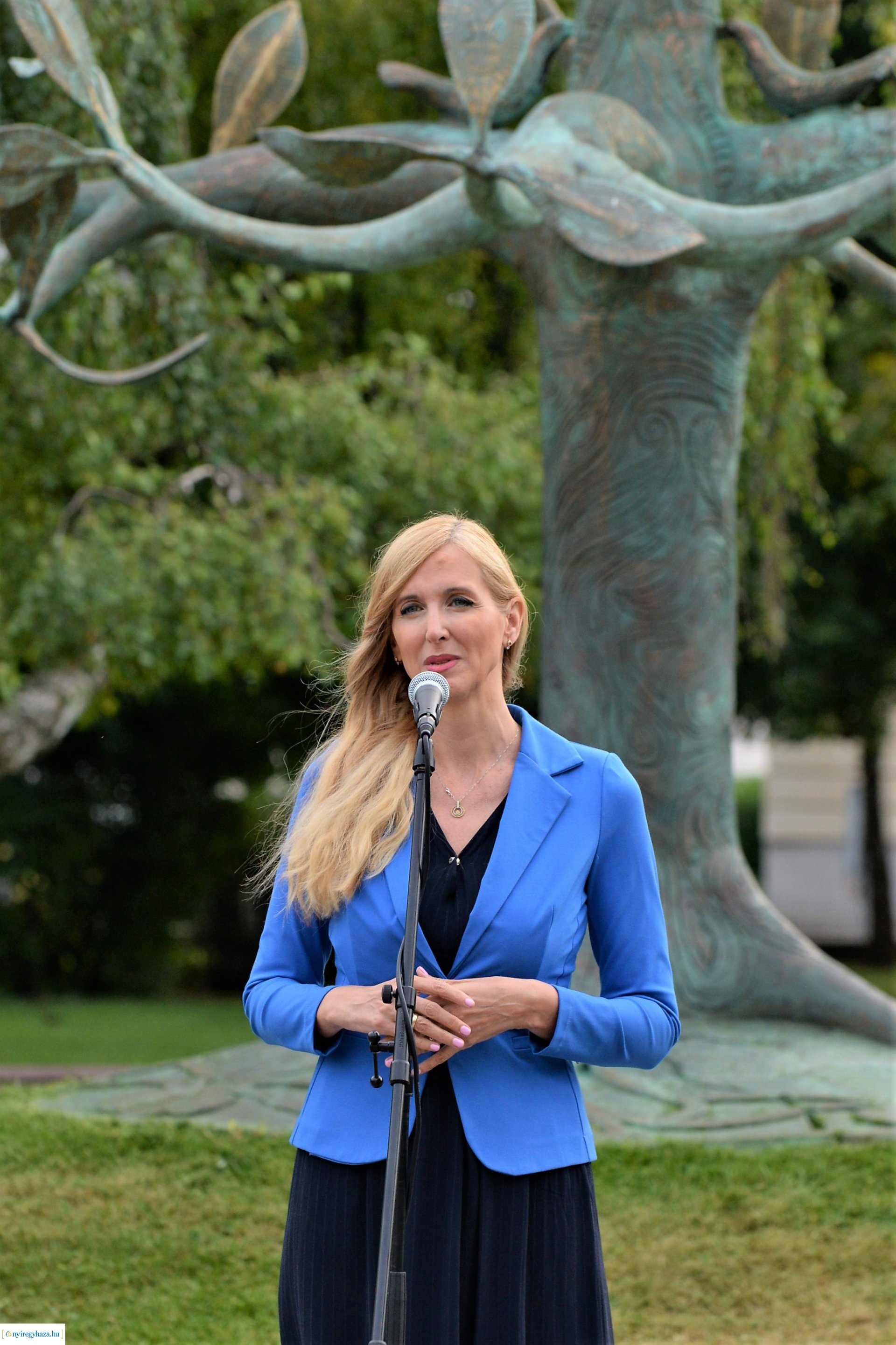 Otthonról haza - a Nemzeti Összetartozás Emlékművének koszorúzása