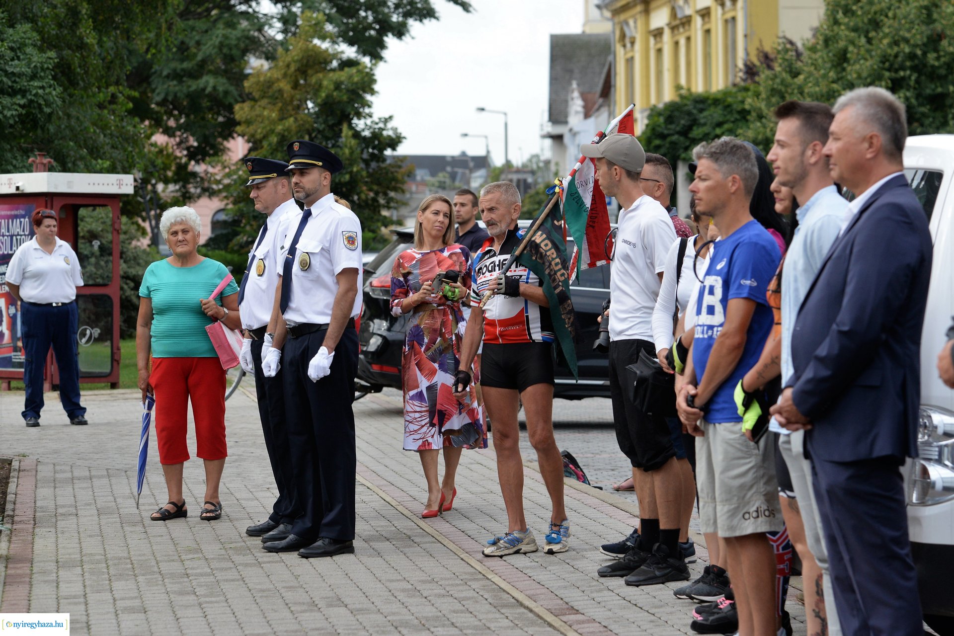 Otthonról haza - a Nemzeti Összetartozás Emlékművének koszorúzása