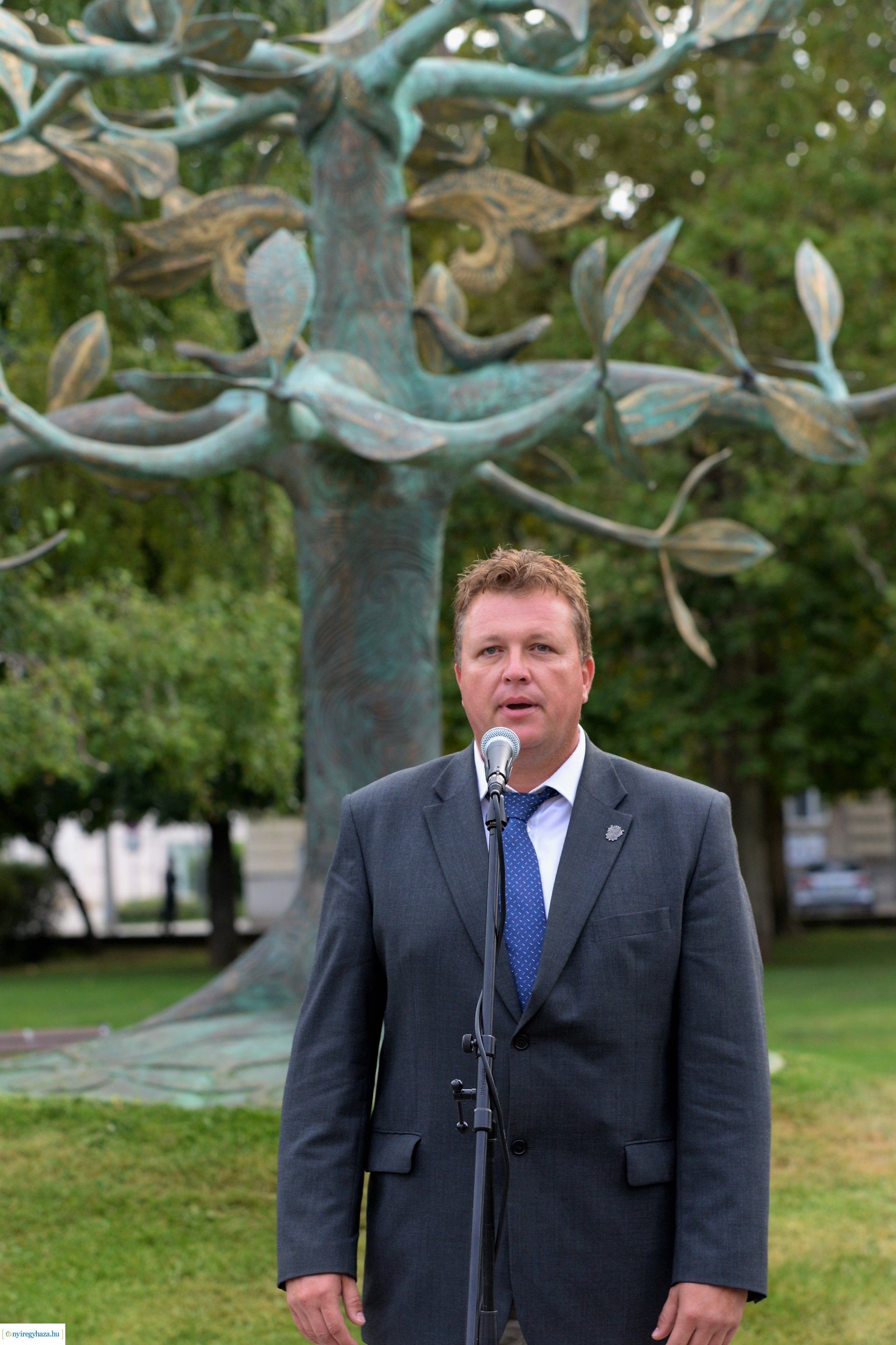 Otthonról haza - a Nemzeti Összetartozás Emlékművének koszorúzása