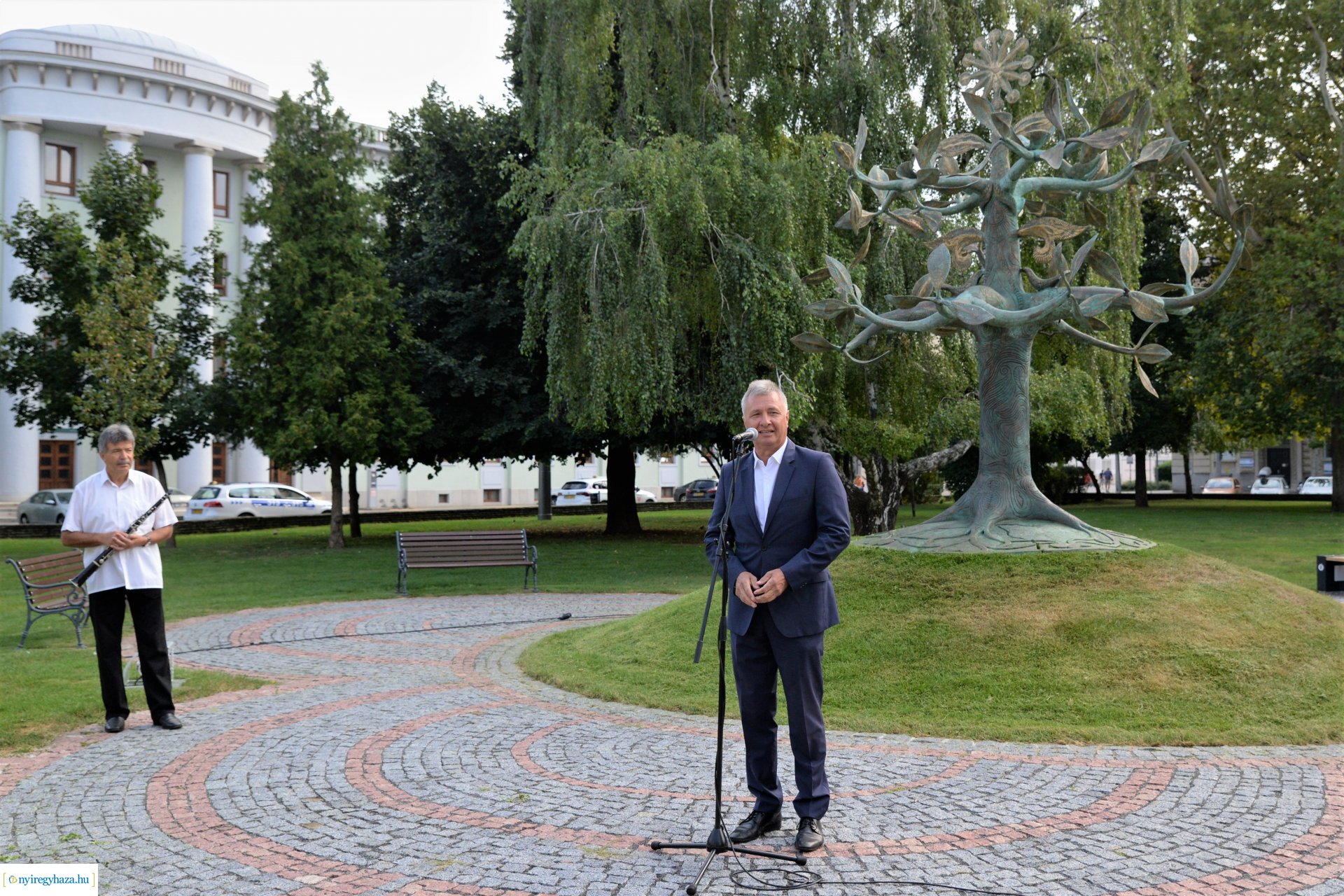 Otthonról haza - a Nemzeti Összetartozás Emlékművének koszorúzása