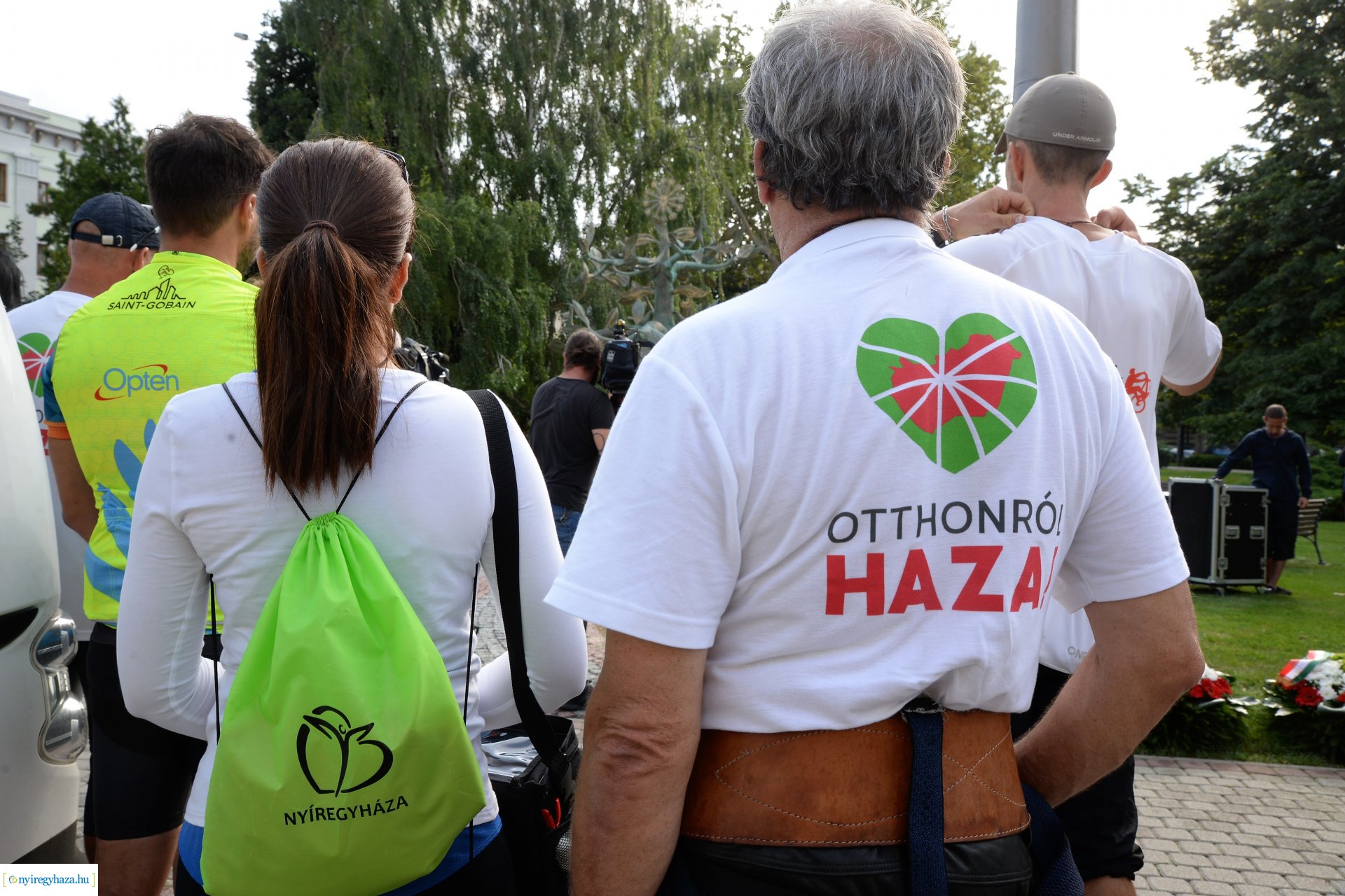 Otthonról haza - a Nemzeti Összetartozás Emlékművének koszorúzása