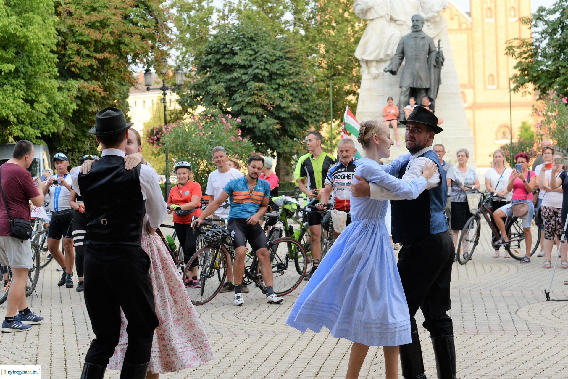 Otthonról haza - kerékpárosok érkeztek városunkba