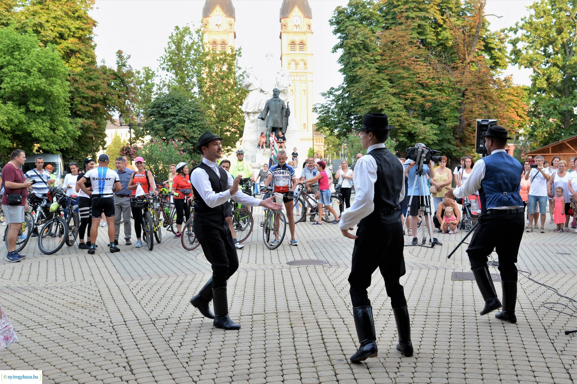Otthonról haza - kerékpárosok érkeztek városunkba