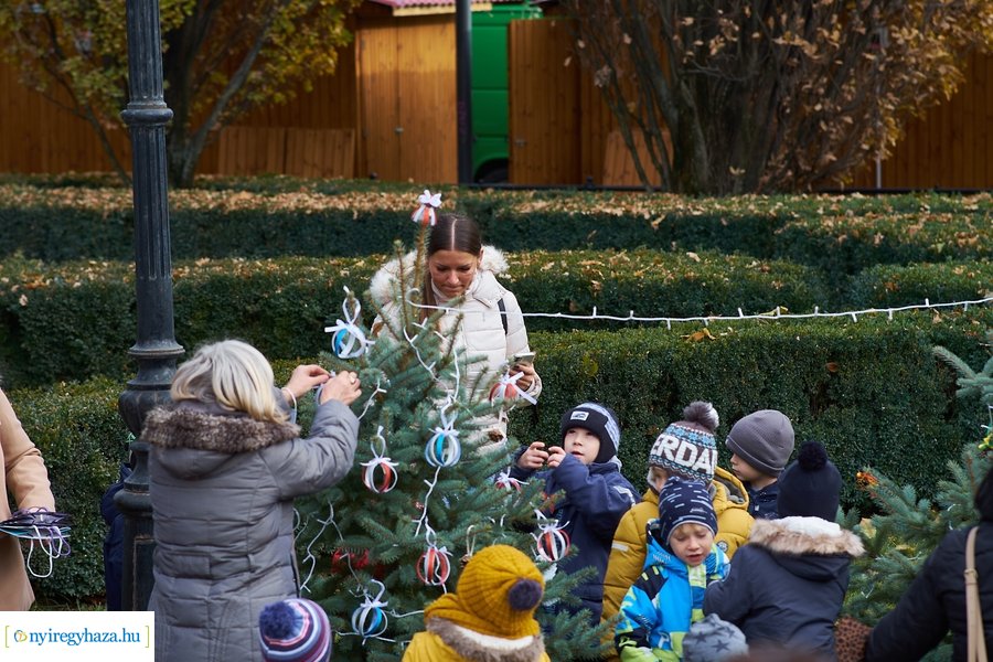 Ovisok díszítették a kis karácsonyfákat 2021