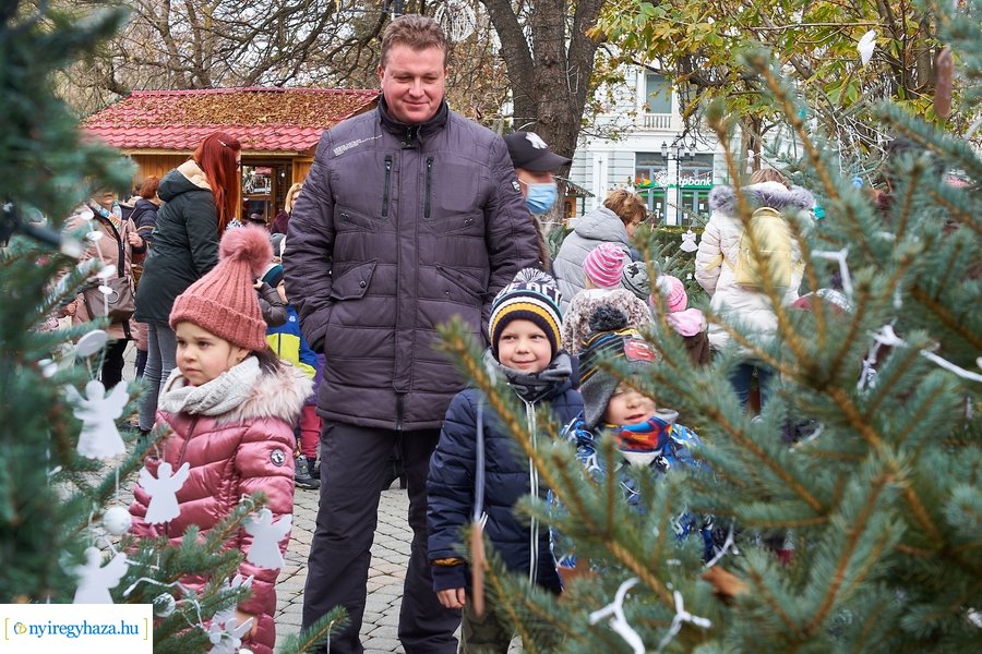 Ovisok díszítették a kis karácsonyfákat 2021