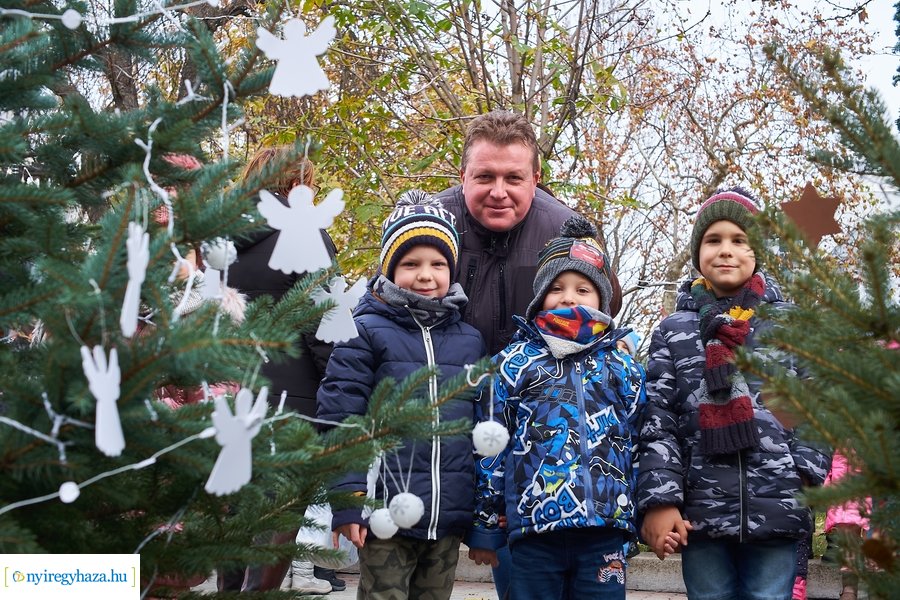 Ovisok díszítették a kis karácsonyfákat 2021