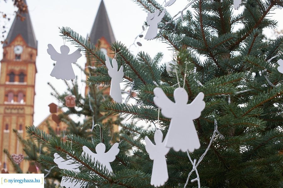 Ovisok díszítették a kis karácsonyfákat 2021