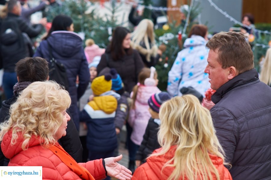 Ovisok díszítették a kis karácsonyfákat 2021