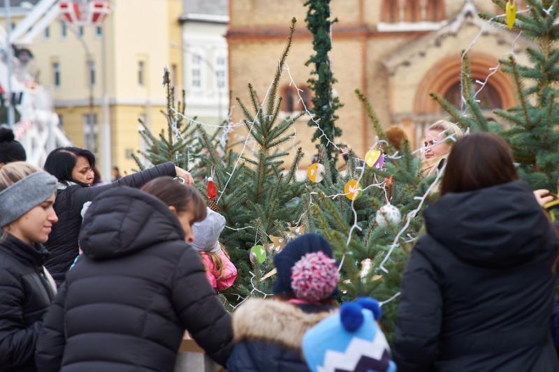 Ovisok díszítették a kis karácsonyfákat 2021