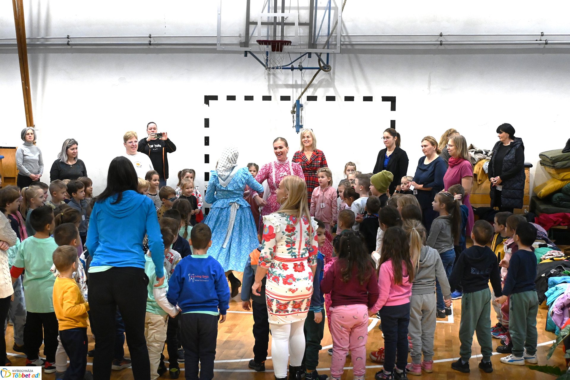 Óvodások népi hagyományokkal ismerkedtek a Kazinczy iskolában