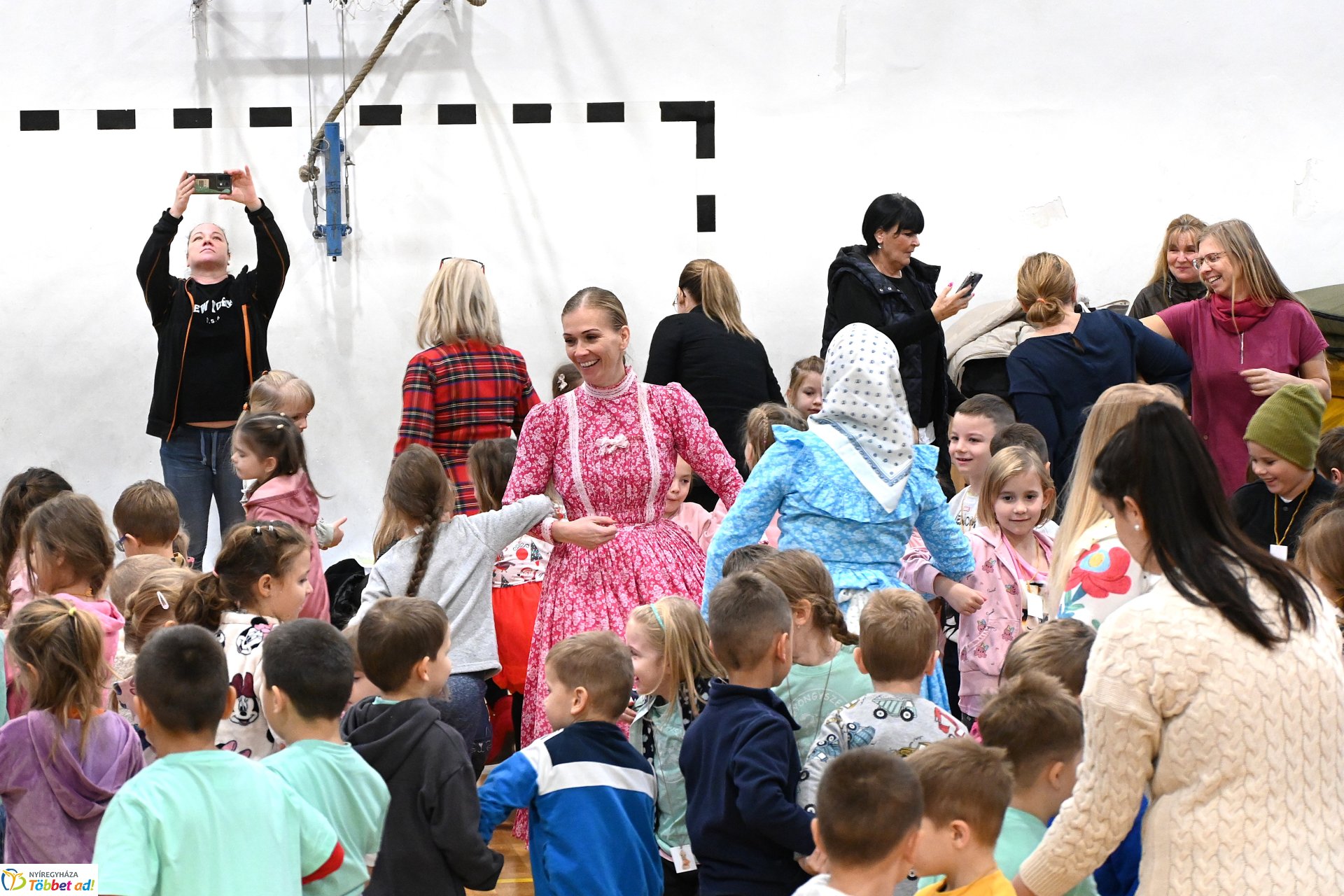Óvodások népi hagyományokkal ismerkedtek a Kazinczy iskolában