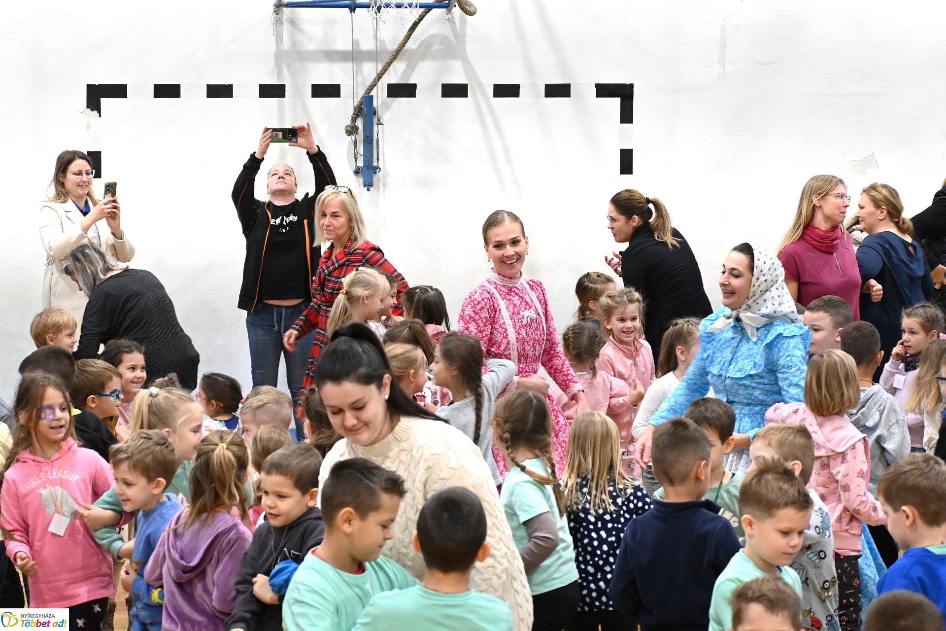 Óvodások népi hagyományokkal ismerkedtek a Kazinczy iskolában