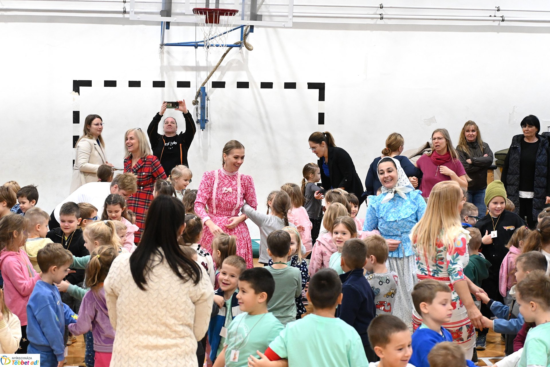 Óvodások népi hagyományokkal ismerkedtek a Kazinczy iskolában