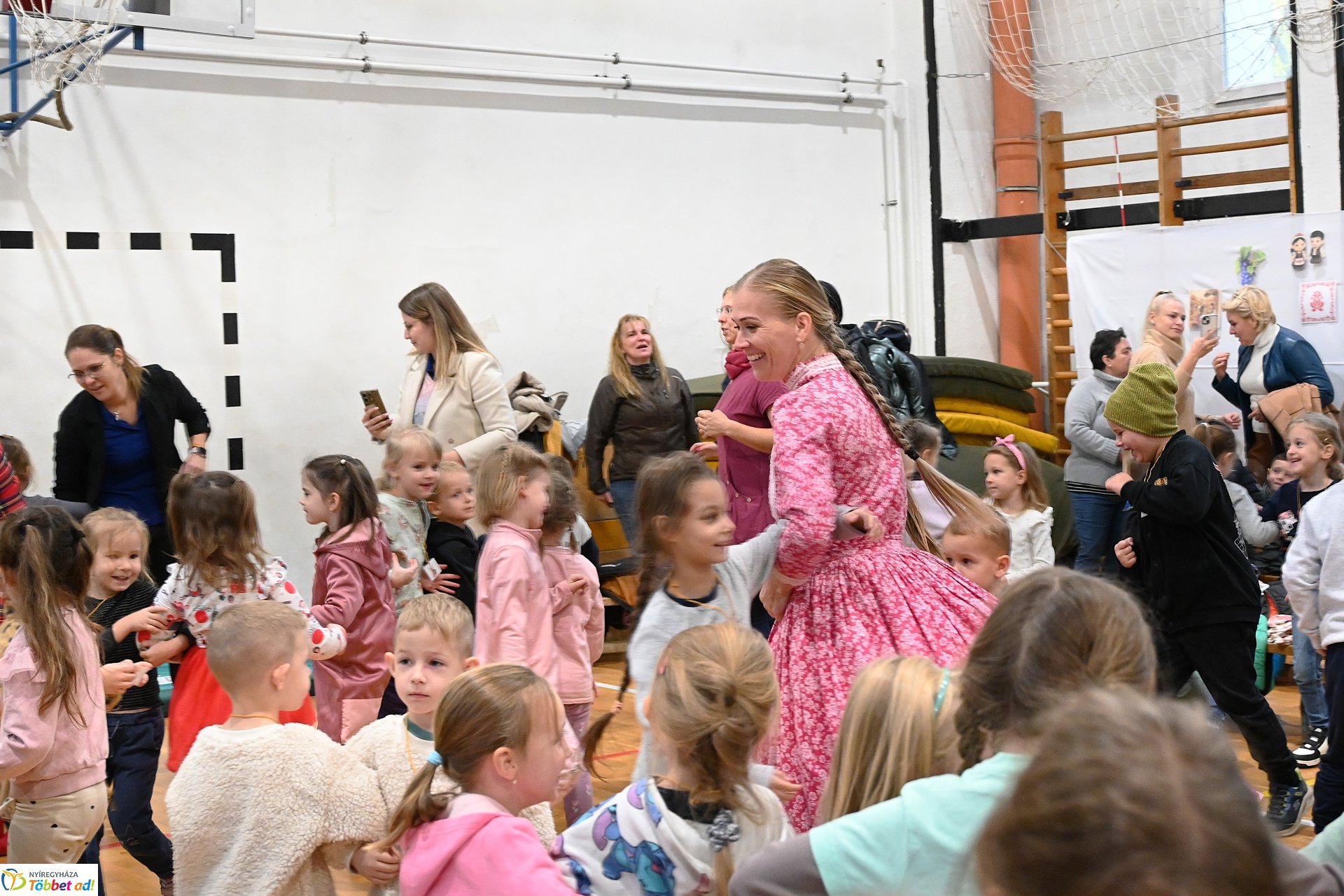 Óvodások népi hagyományokkal ismerkedtek a Kazinczy iskolában