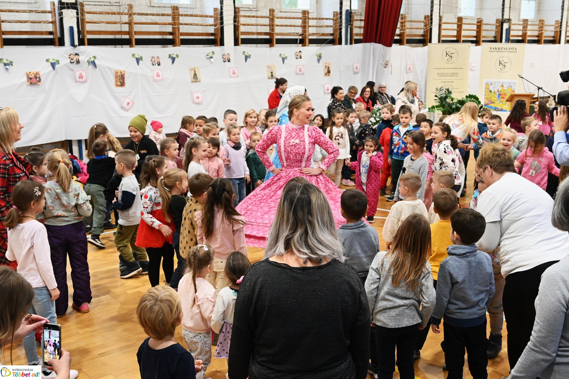 Óvodások népi hagyományokkal ismerkedtek a Kazinczy iskolában