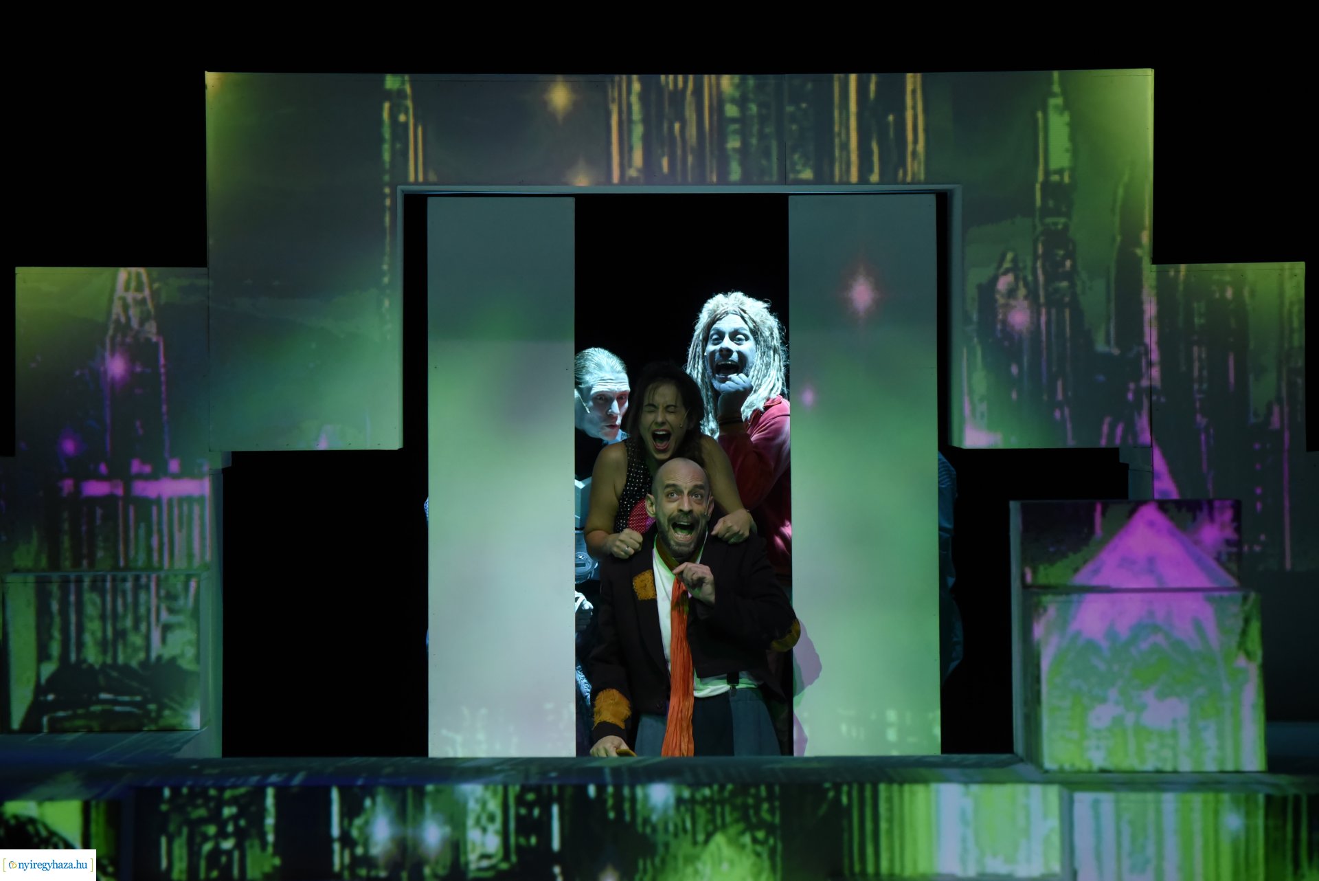 OZ, a nagy varázsló - bemutató a Móricz Zsigmond Színházban