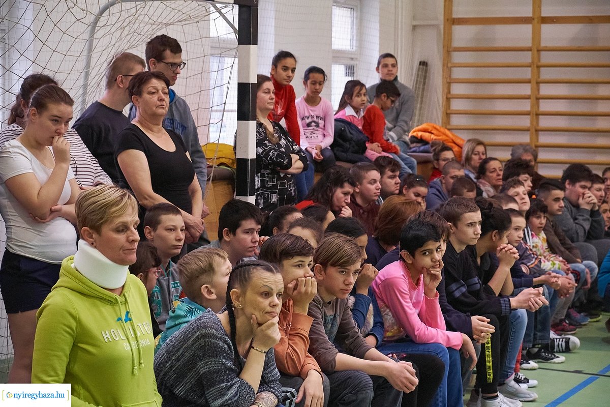Parasport verseny megnyitó a Bárczi iskolában