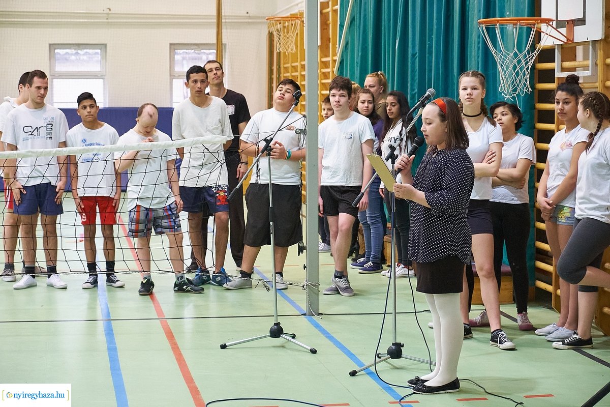 Parasport verseny megnyitó a Bárczi iskolában