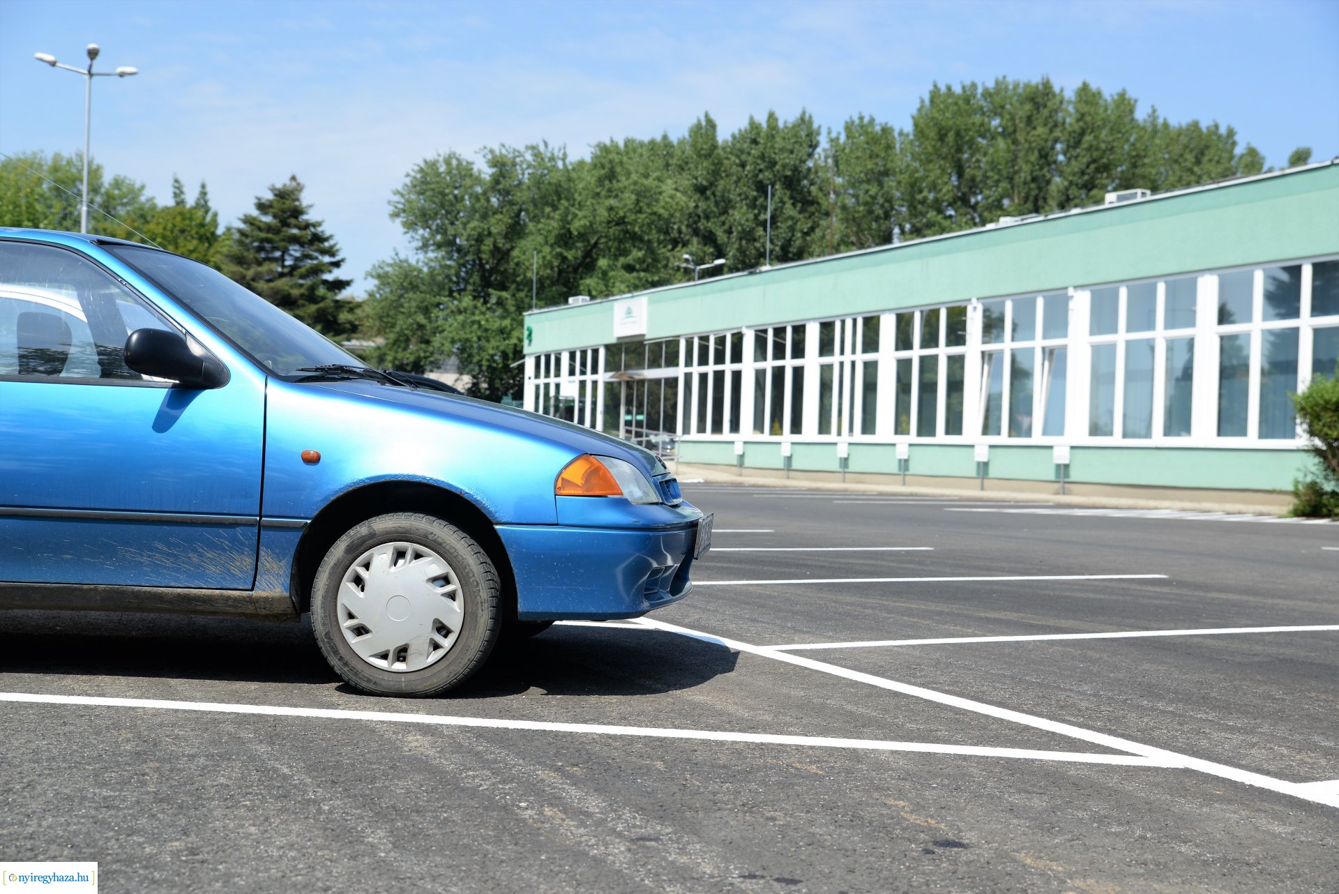 Parkoló átadás a Dunapack előtt