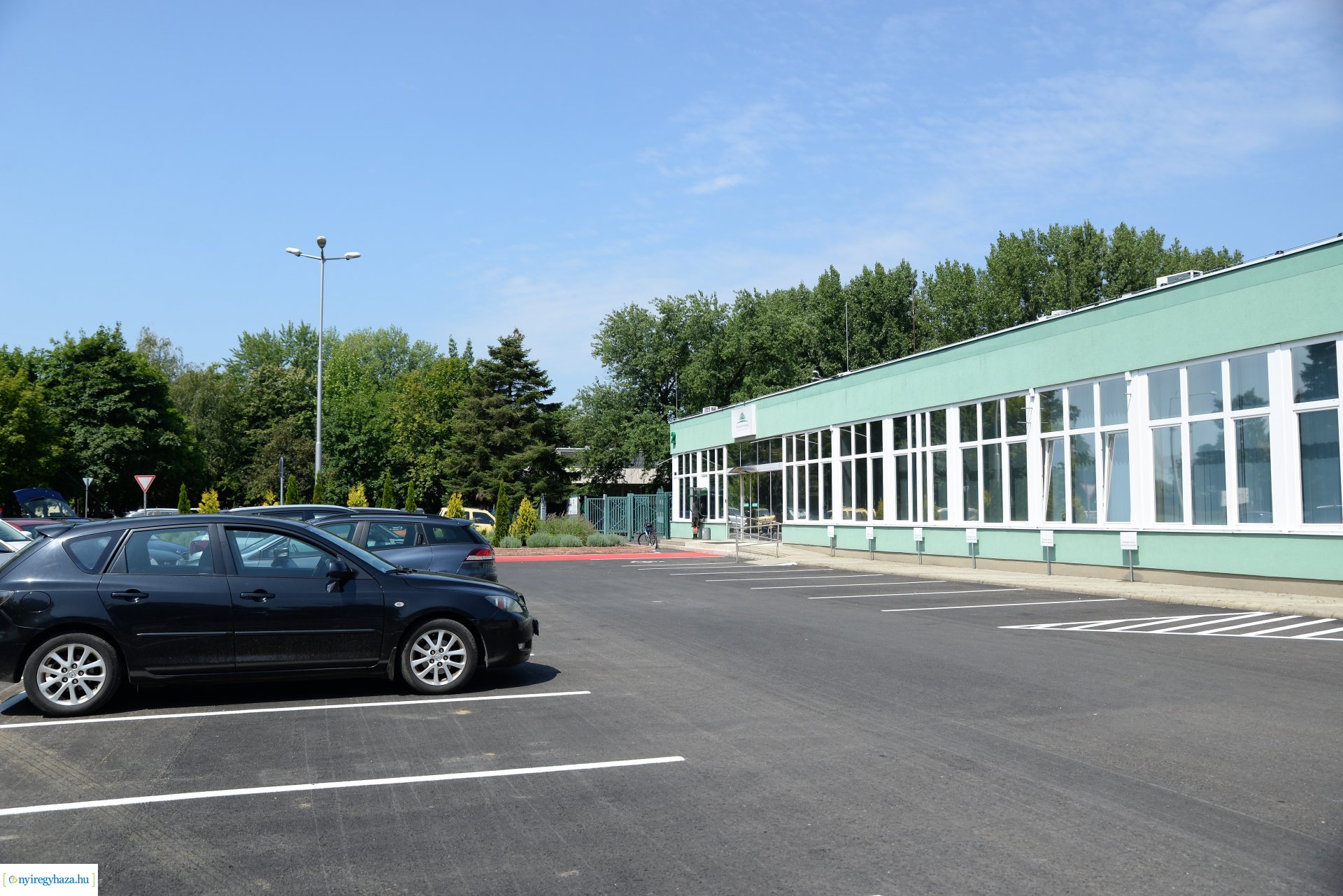 Parkoló átadás a Dunapack előtt