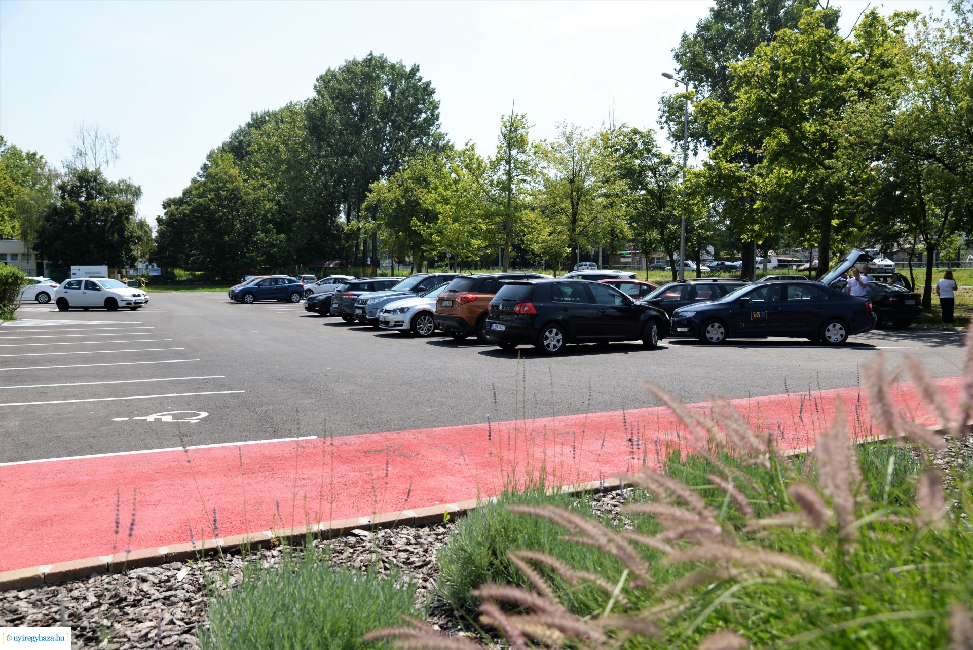 Parkoló átadás a Dunapack előtt