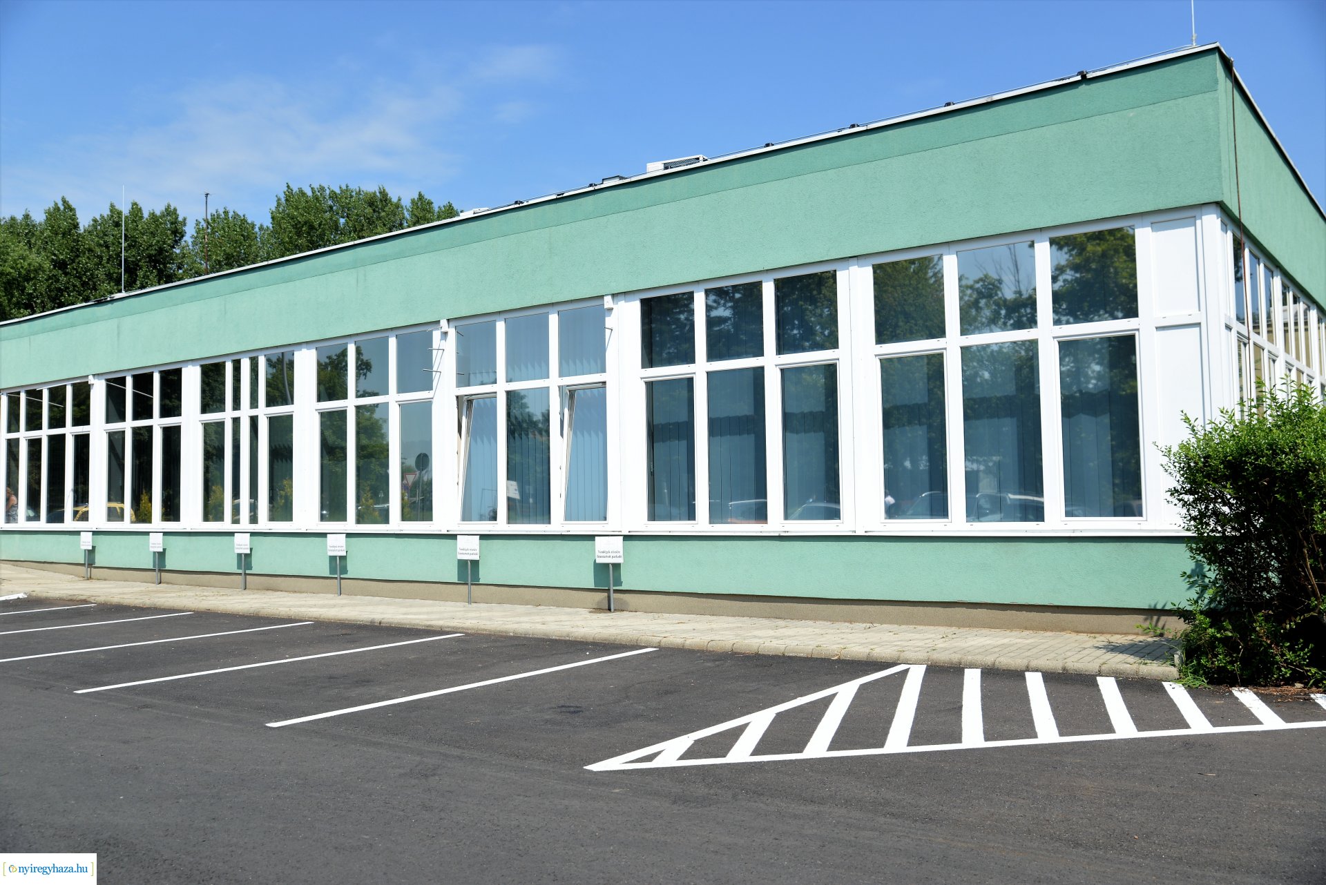 Parkoló átadás a Dunapack előtt