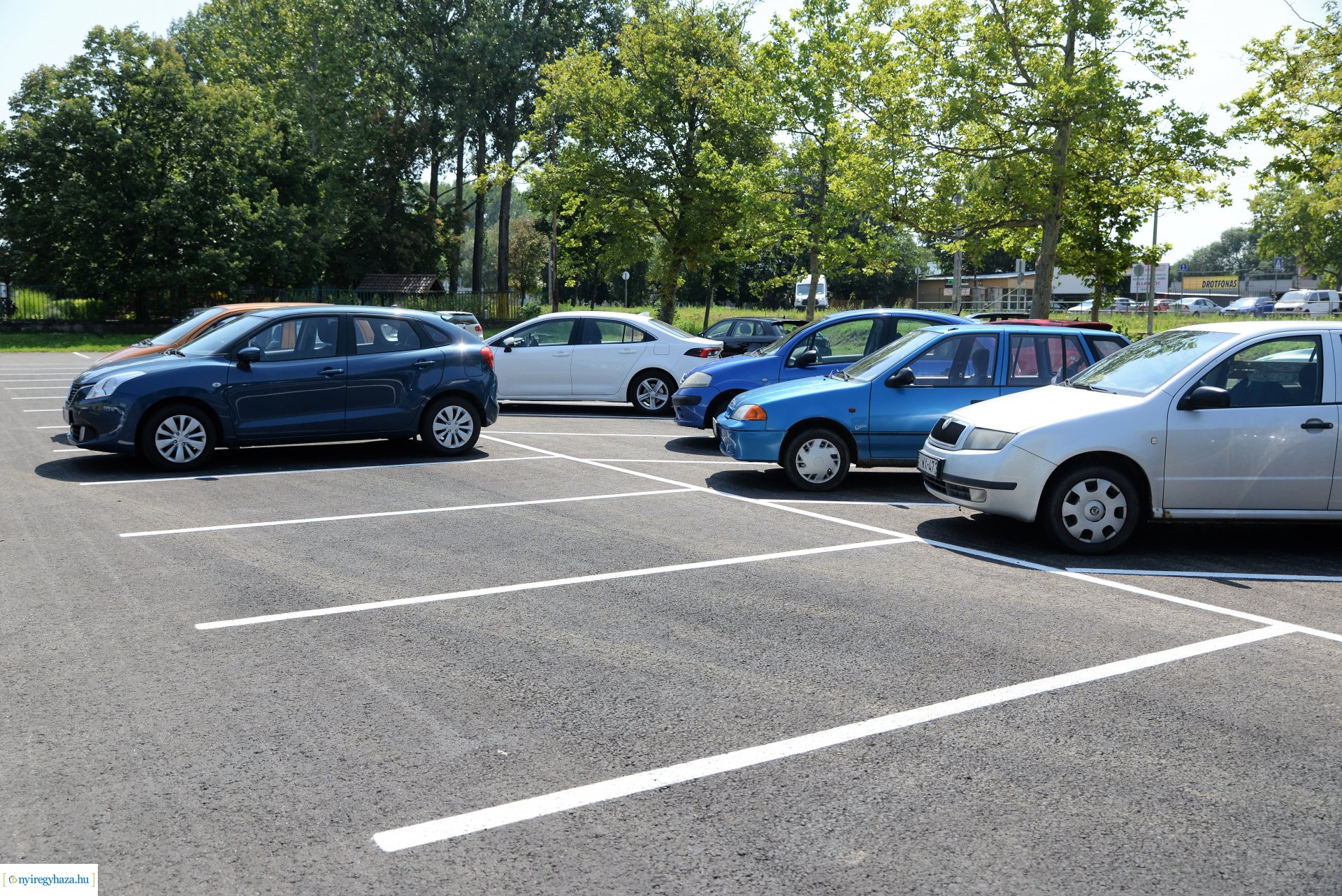 Parkoló átadás a Dunapack előtt