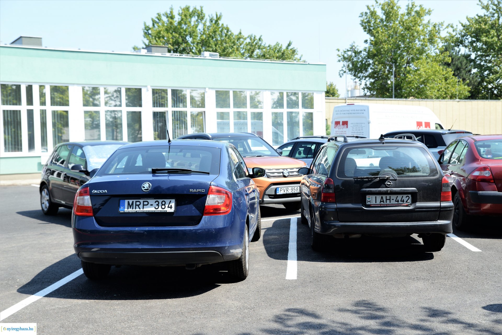 Parkoló átadás a Dunapack előtt