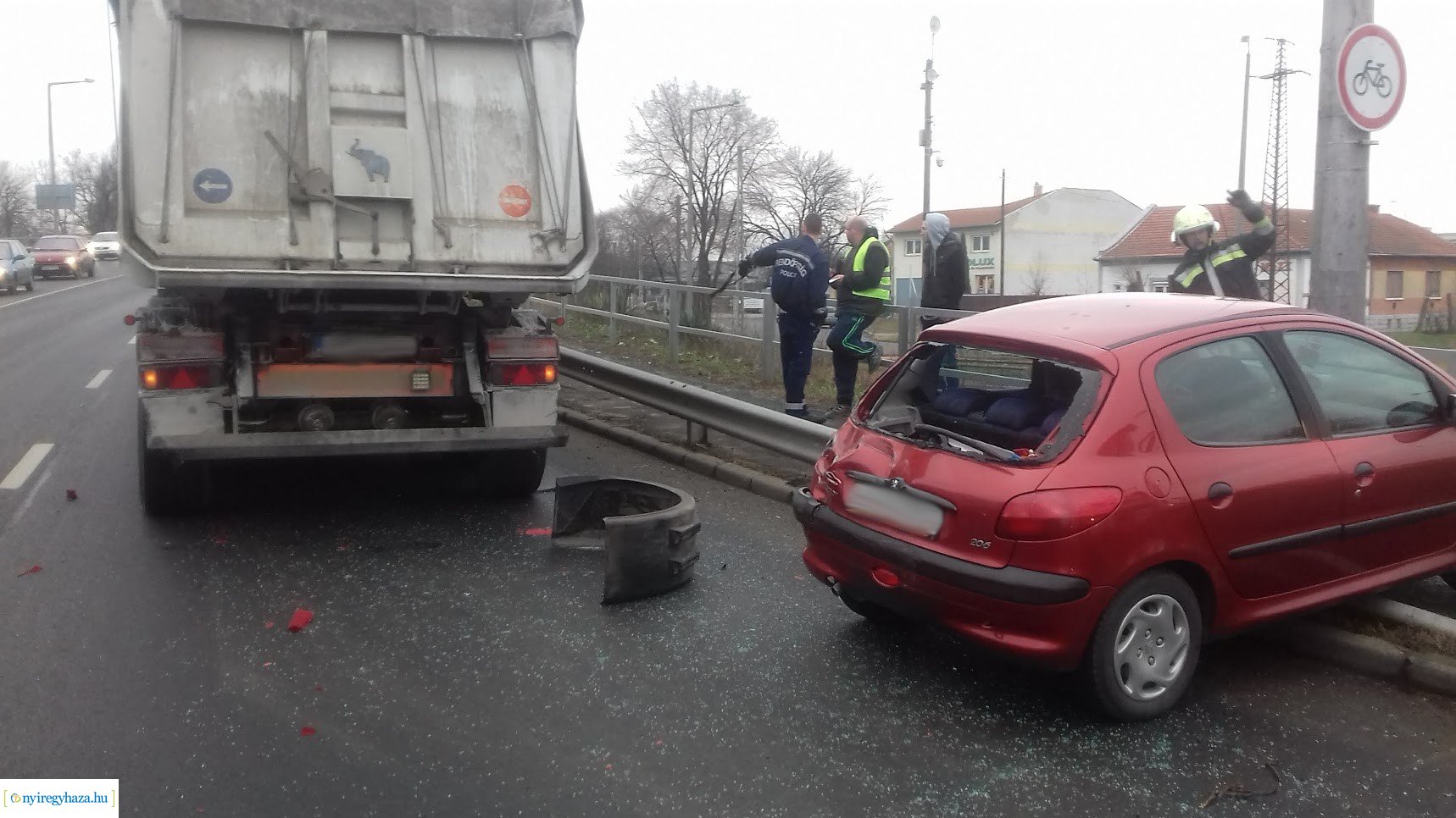 Péntek reggli baleset a Debreceni úton