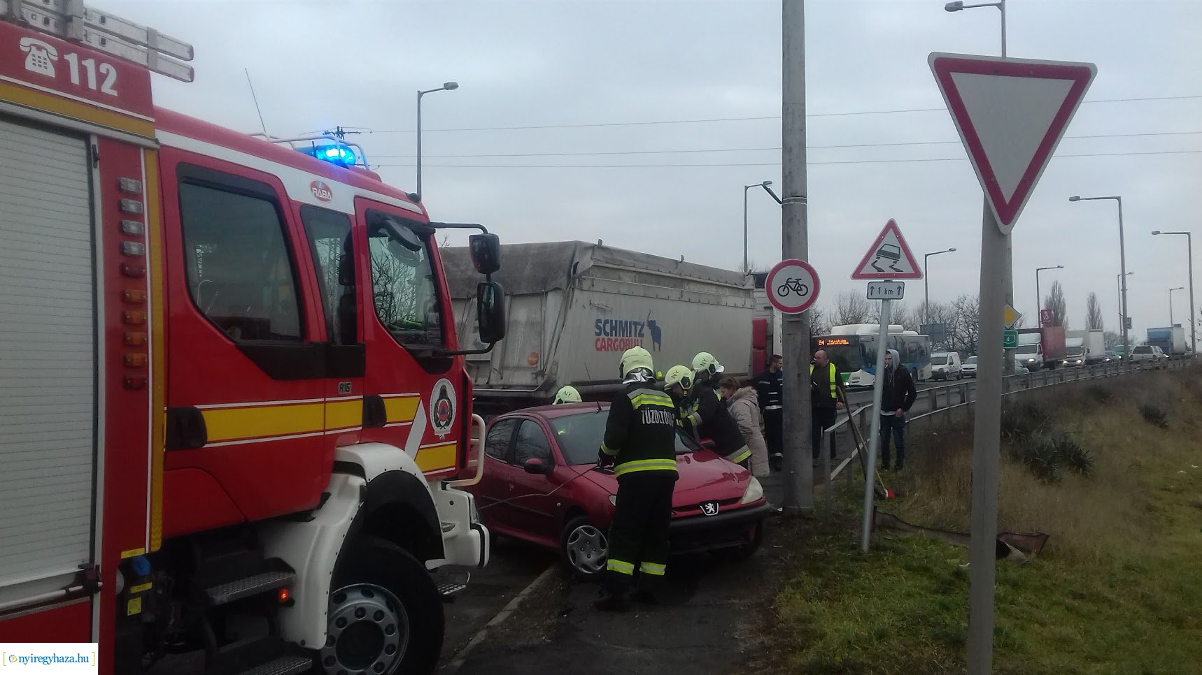 Péntek reggli baleset a Debreceni úton