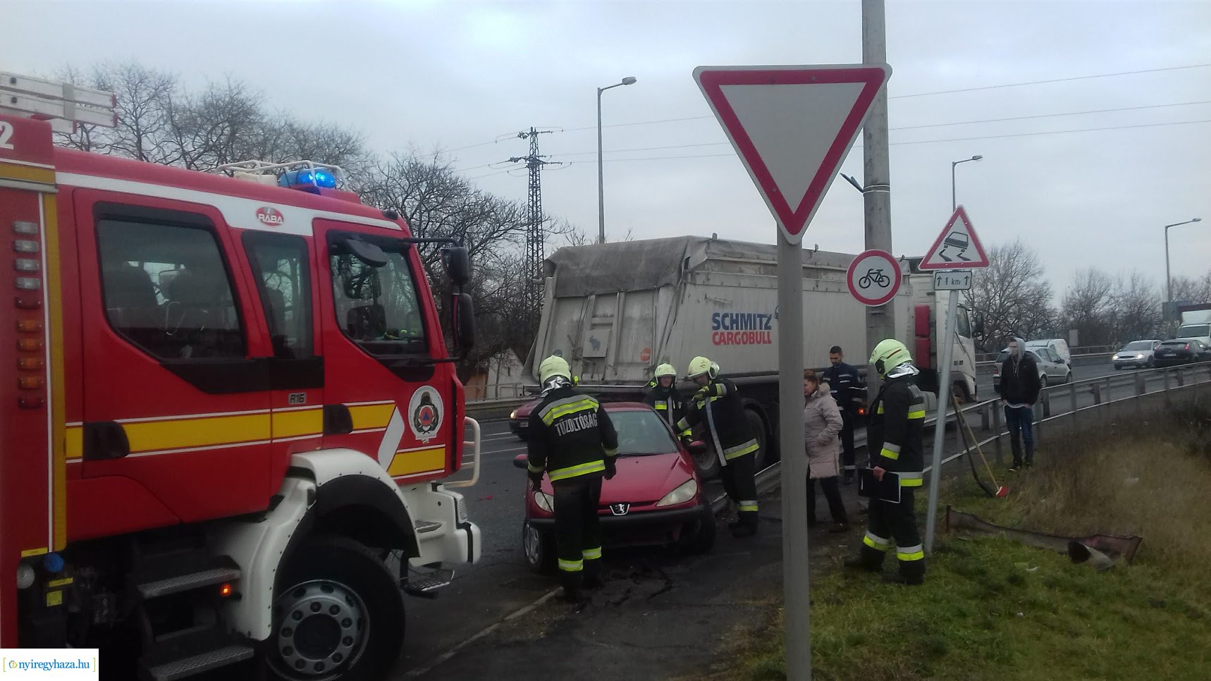 Péntek reggli baleset a Debreceni úton