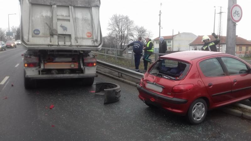 Péntek reggli baleset a Debreceni úton