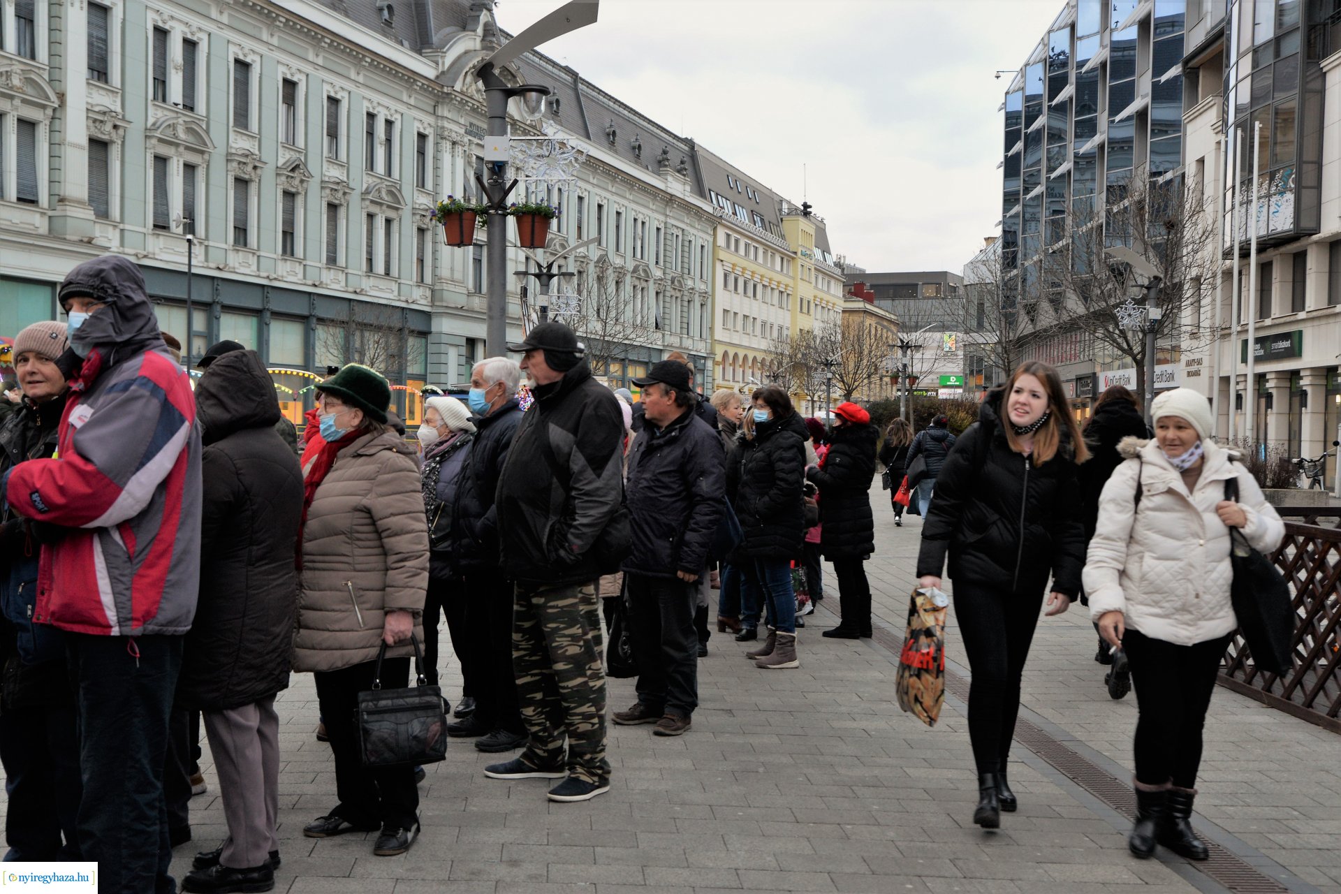 Pénteken ismét lapcsánkával kedveskedtek a forgatagba látogatóknak 