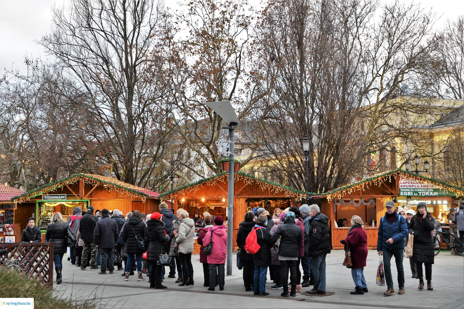 Pénteken ismét lapcsánkával kedveskedtek a forgatagba látogatóknak 