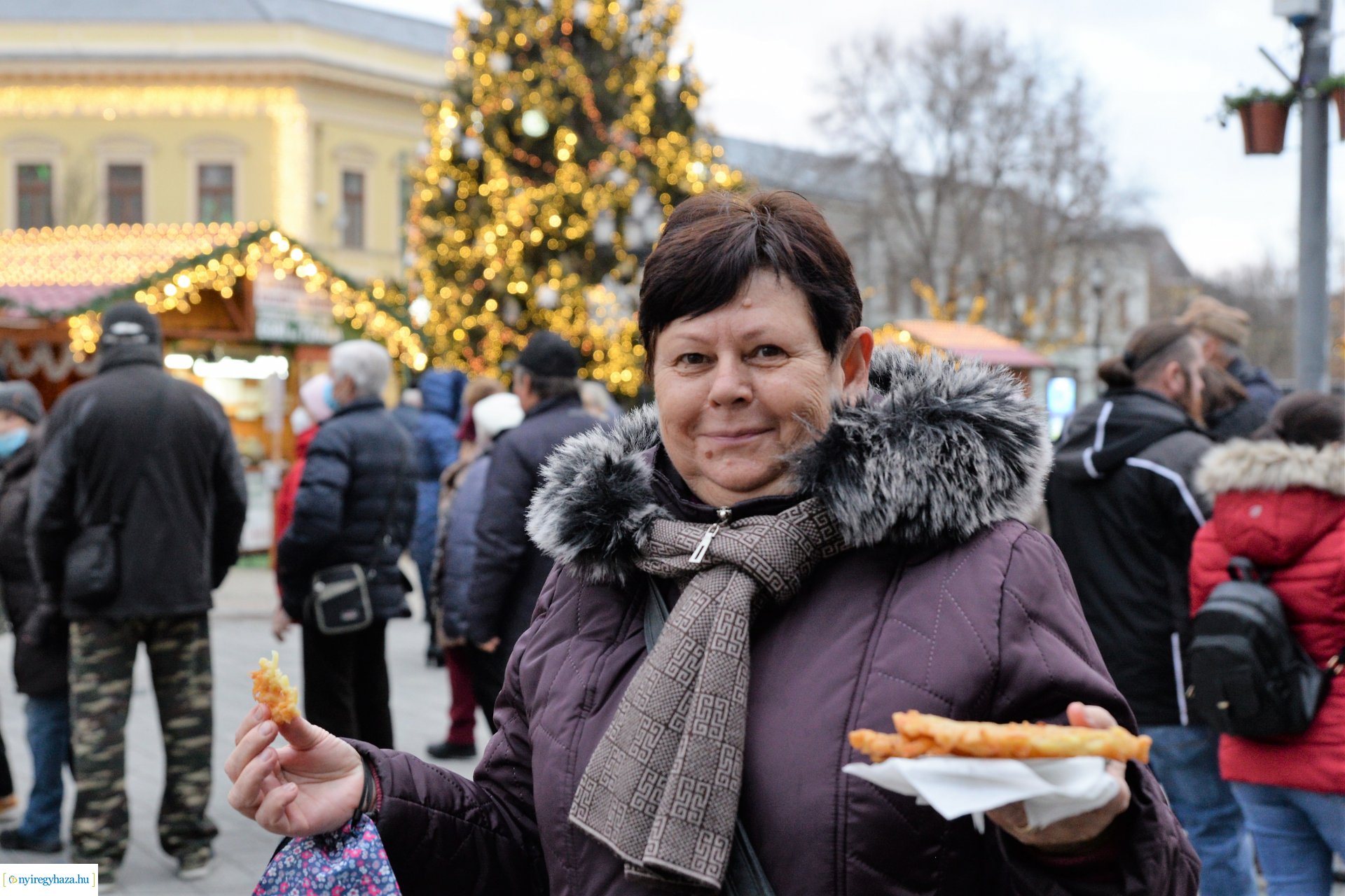 Pénteken ismét lapcsánkával kedveskedtek a forgatagba látogatóknak 