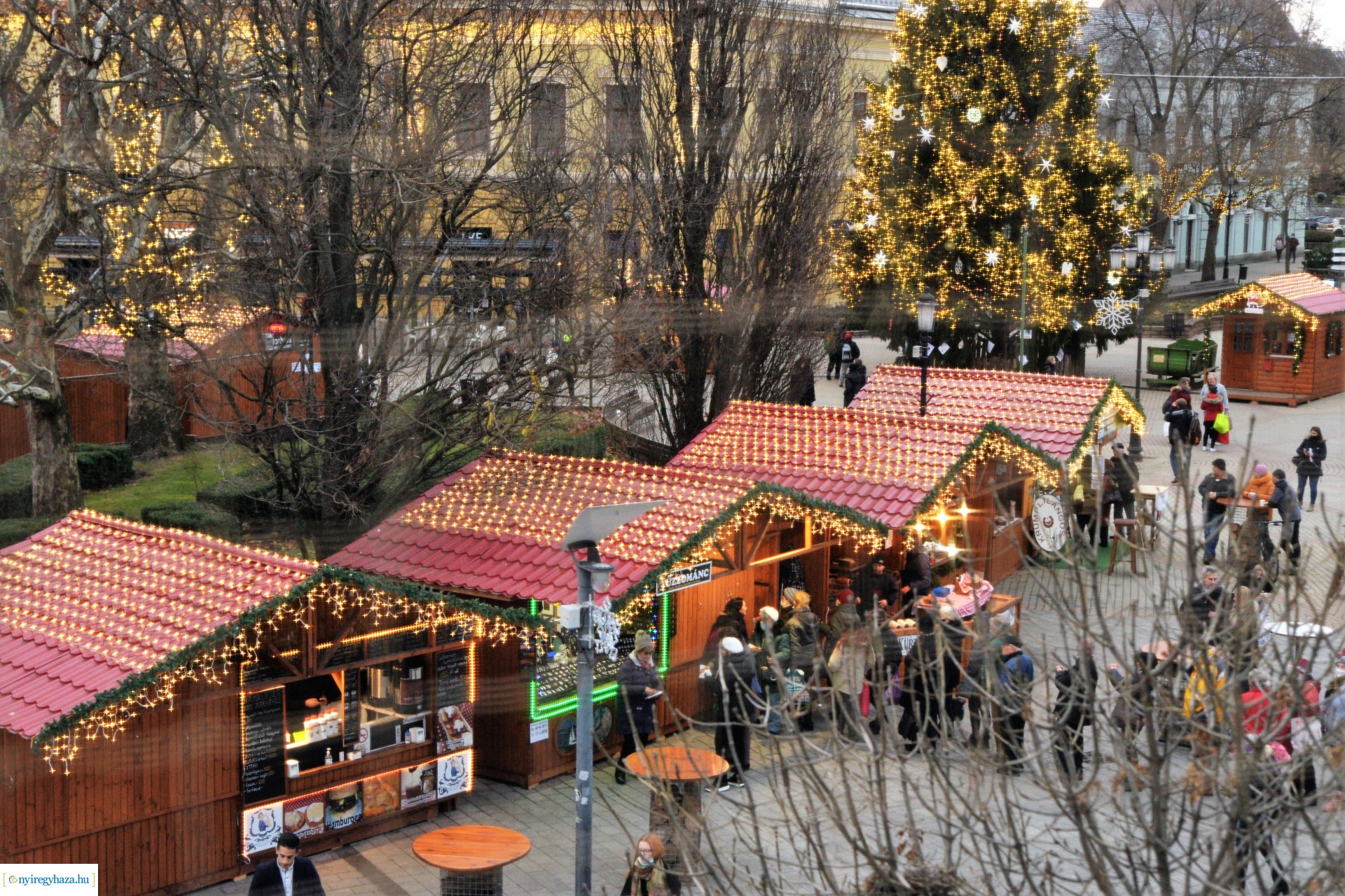 Pénteken ismét lapcsánkával kedveskedtek a forgatagba látogatóknak 