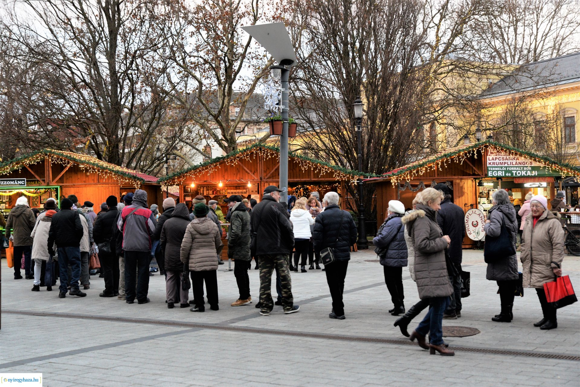 Pénteken ismét lapcsánkával kedveskedtek a forgatagba látogatóknak 