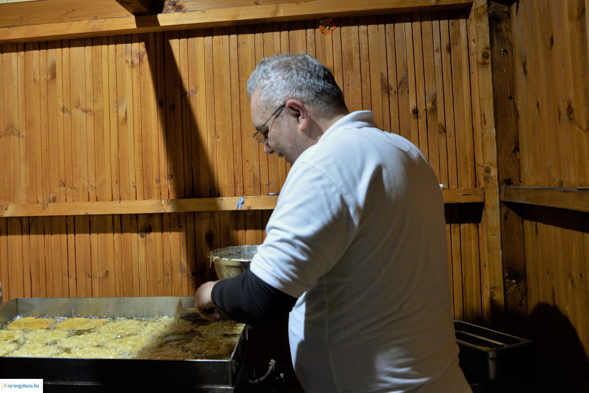 Pénteken ismét lapcsánkával kedveskedtek a forgatagba látogatóknak 