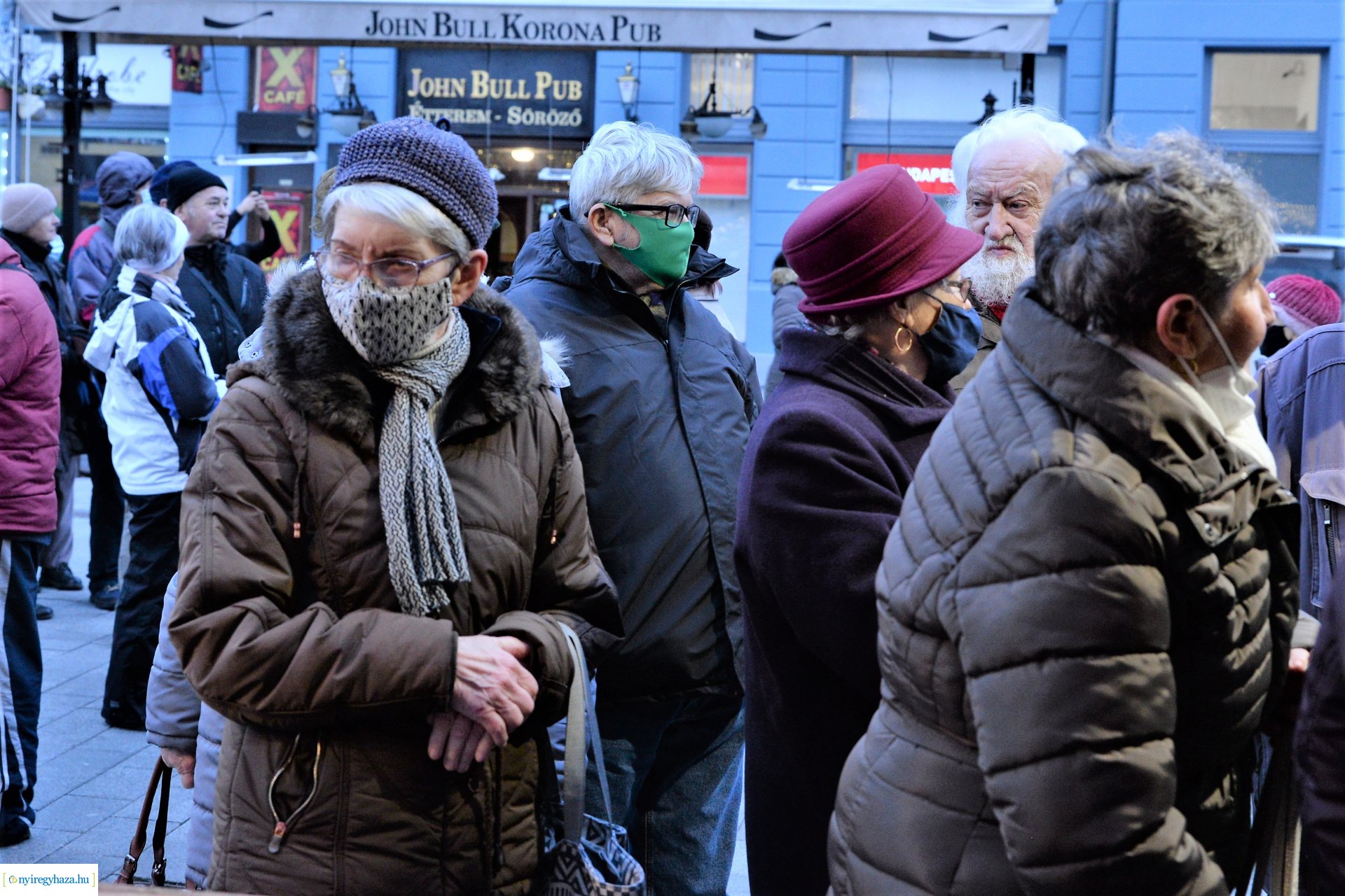 Pénteken ismét lapcsánkával kedveskedtek a forgatagba látogatóknak 