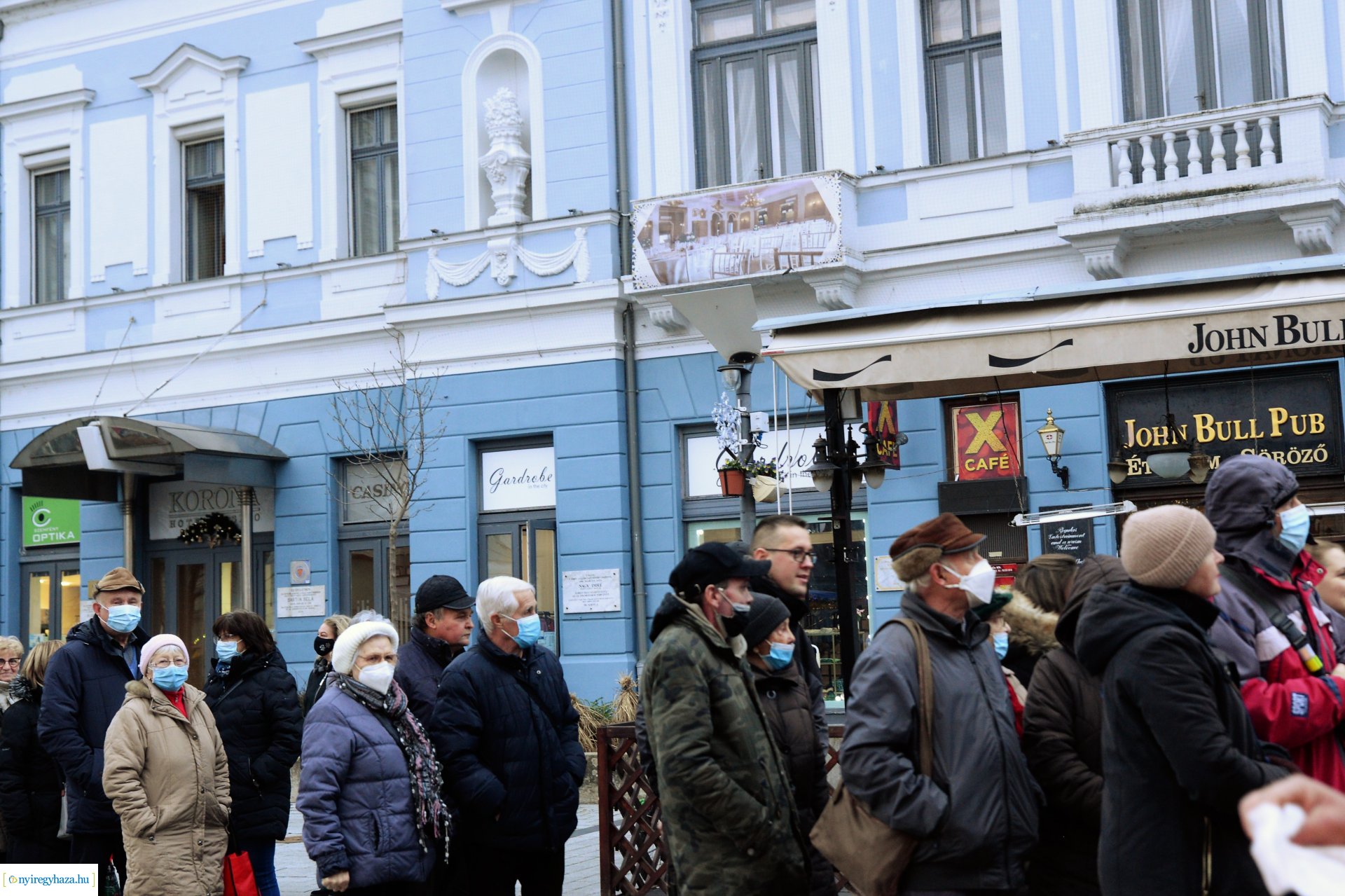 Pénteken ismét lapcsánkával kedveskedtek a forgatagba látogatóknak 