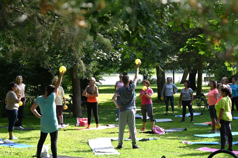 Pénteki pilates Sóstón, mely mindenki számára ingyenesen  vehető igénybe