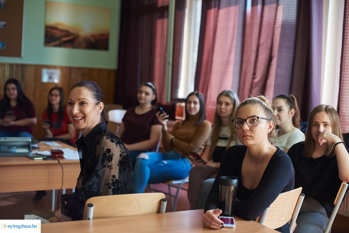 Pénz7 a Zrínyi Ilona gimnáziumban