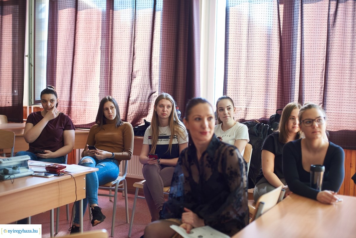 Pénz7 a Zrínyi Ilona gimnáziumban