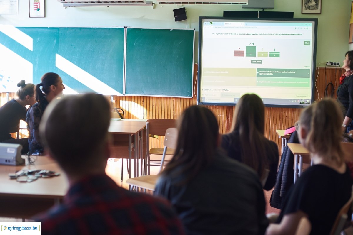 Pénz7 a Zrínyi Ilona gimnáziumban