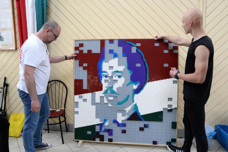 Petőfi mozaik készült legóból