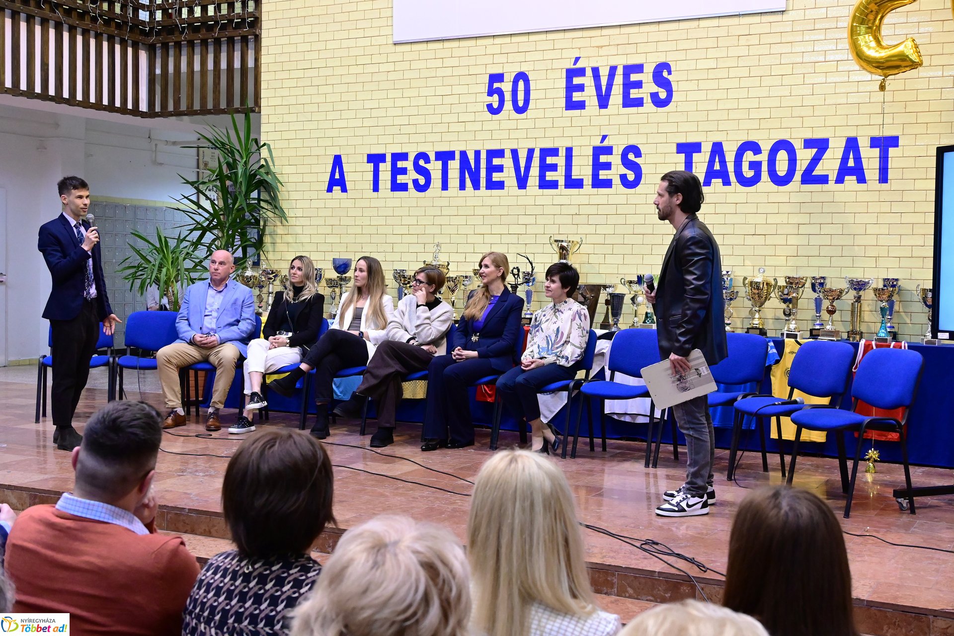 Pódiumbeszélgetés a  Nyíregyházi Vasvári Pál Gimnázium 50 éves testnevelési tagozatának ünnepségén