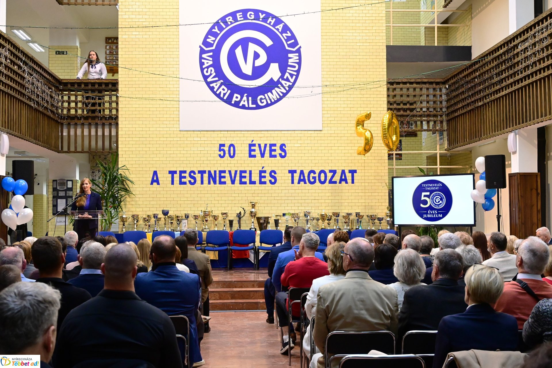 Pódiumbeszélgetés a  Nyíregyházi Vasvári Pál Gimnázium 50 éves testnevelési tagozatának ünnepségén