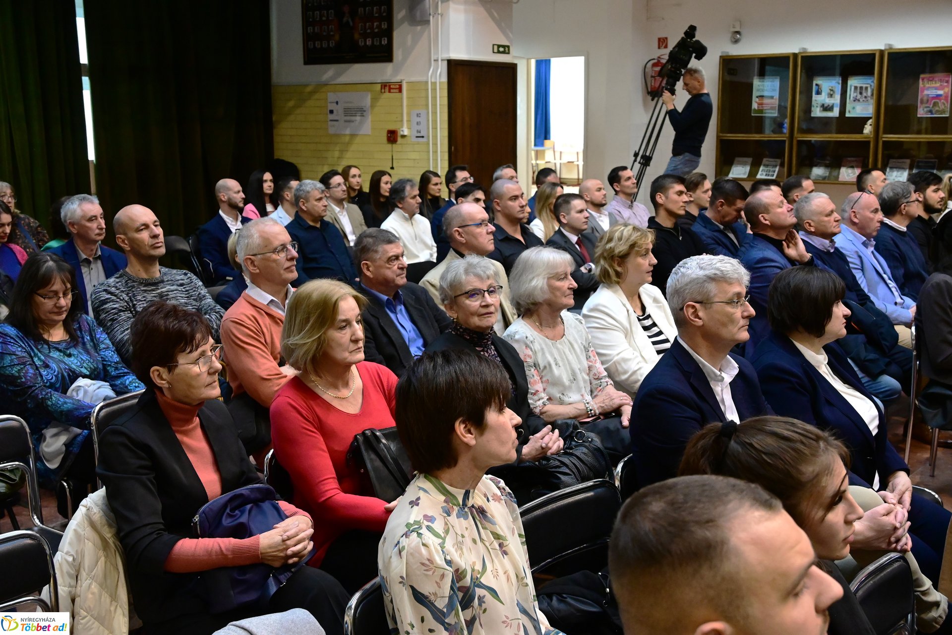 Pódiumbeszélgetés a  Nyíregyházi Vasvári Pál Gimnázium 50 éves testnevelési tagozatának ünnepségén