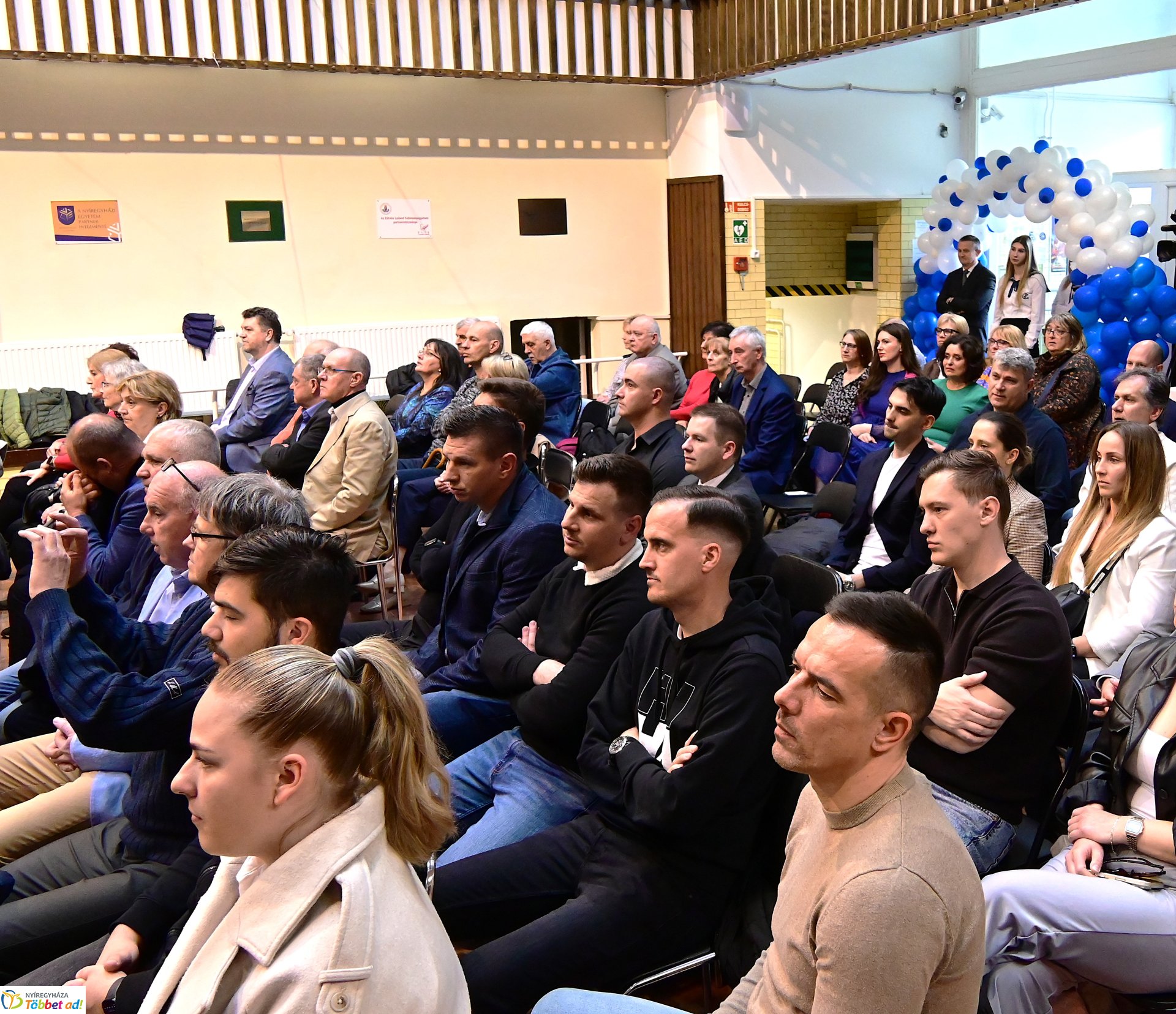 Pódiumbeszélgetés a  Nyíregyházi Vasvári Pál Gimnázium 50 éves testnevelési tagozatának ünnepségén