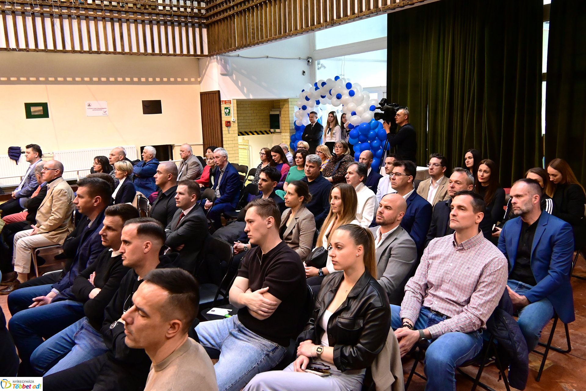 Pódiumbeszélgetés a  Nyíregyházi Vasvári Pál Gimnázium 50 éves testnevelési tagozatának ünnepségén